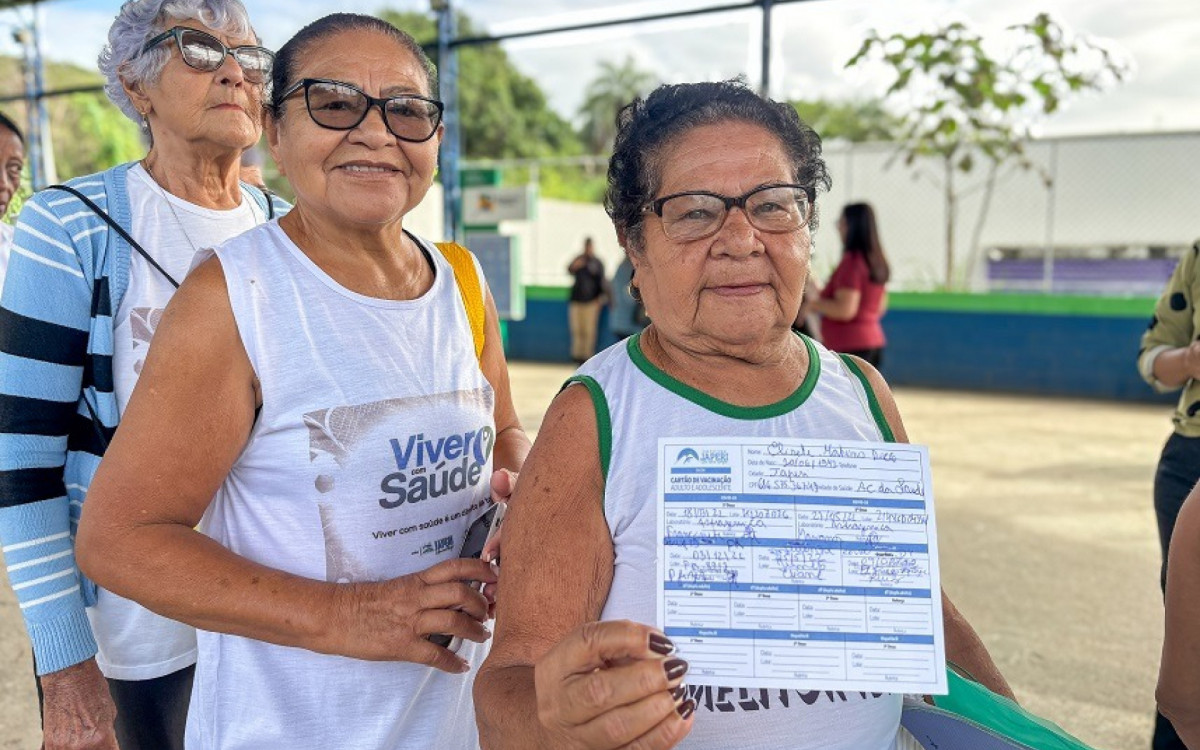 A vizinhas Elisete Martins e Francisca Rocha, moradoras de Engenheiro Pedreira, aguardavam para tomar a vacina logo após concluírem os exercícios 
