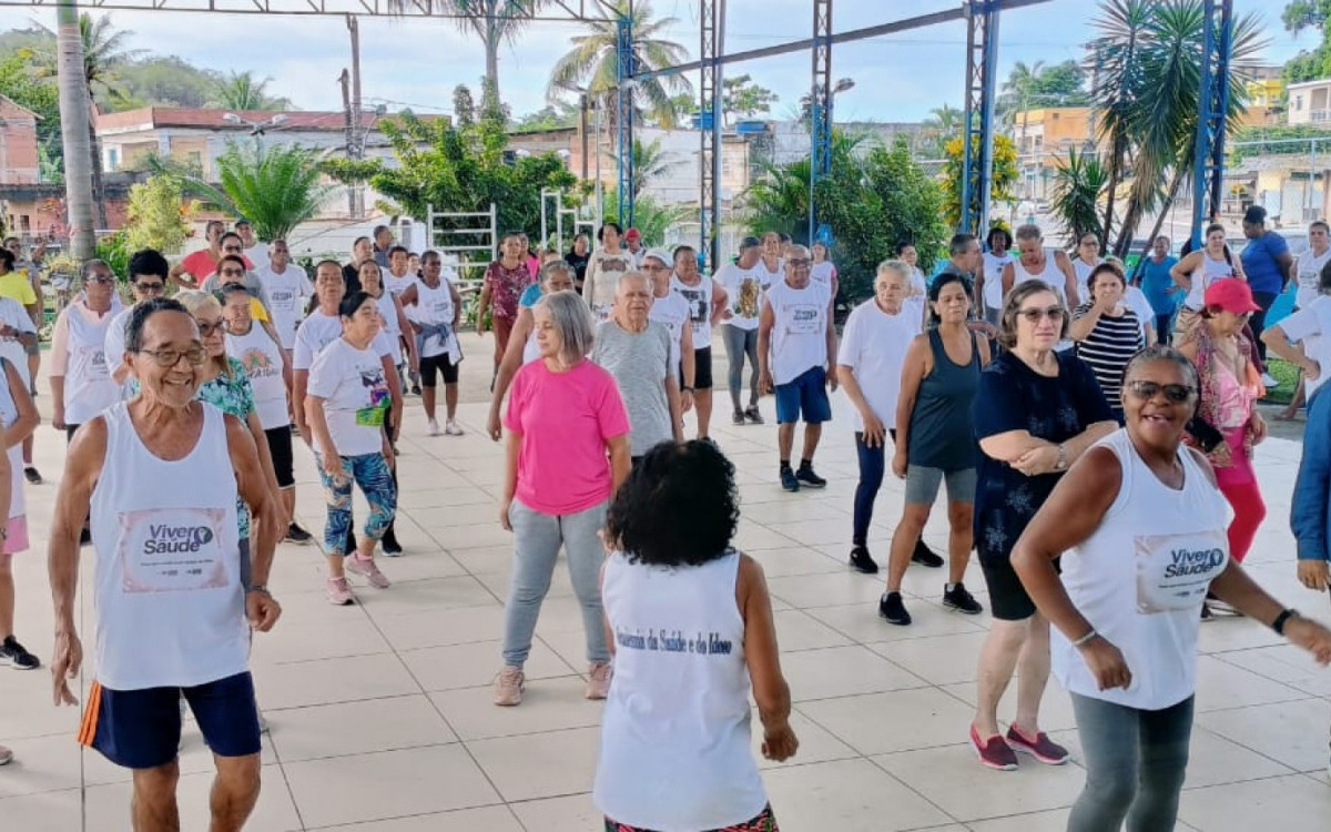 Na Academia da Saúde os idosos participaram de aula de dança

