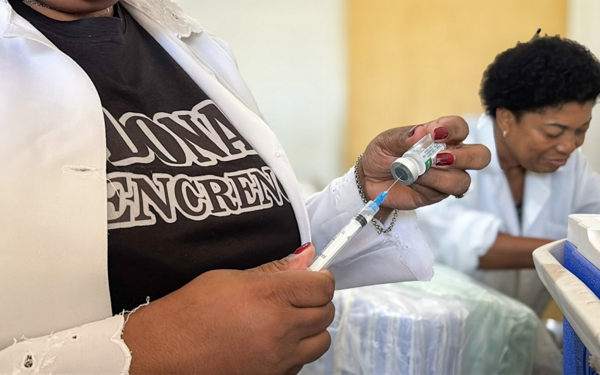 No primeiro dia foram aplicadas cerca de 530 doses da vacina contra a Gripe