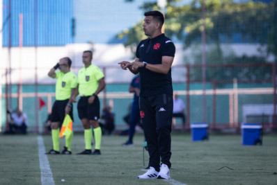 Técnico comemora momento do Vasco no sub-20: 'Tem sempre que ser protagonista'