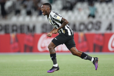 Com dois gols no fim, Botafogo vence o Carabobo na Libertadores