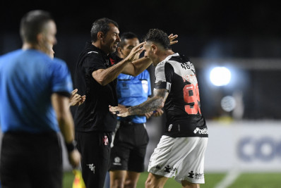 Carille elogia atuação do Vasco e reclama de protestos da torcida: 'Não ajuda'