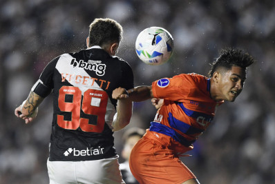 Vegetti pede desculpas à torcida do Vasco e desabafa após goleada: 'Uma vergonha'