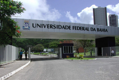 Justiça manda universidade contratar 1ª colocada no lugar de negra aprovada no sistema de cota