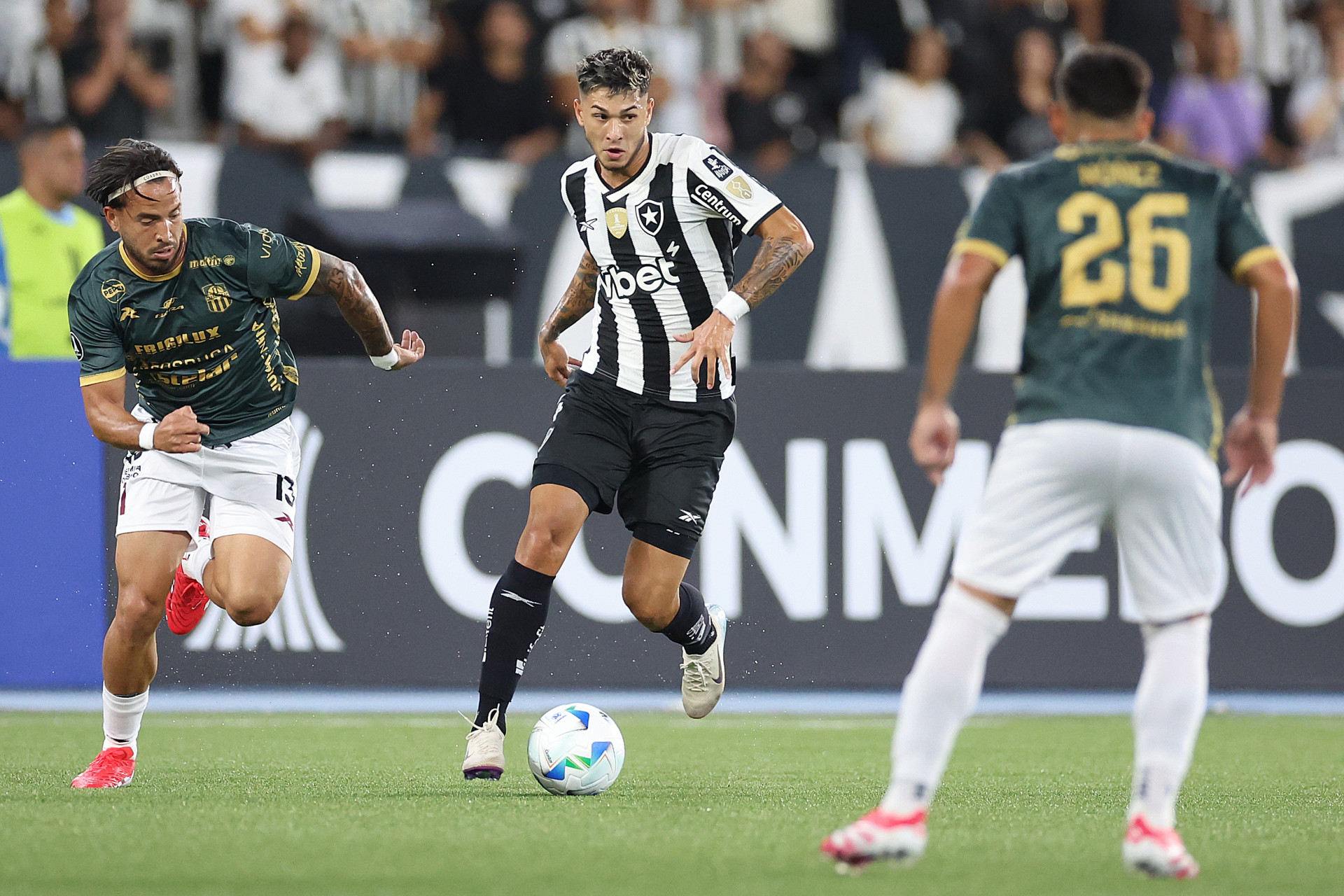 Mateo Ponte ganhou a vaga de Vitinho e foi titular diante do Carabobo - Vítor Silva / Botafogo