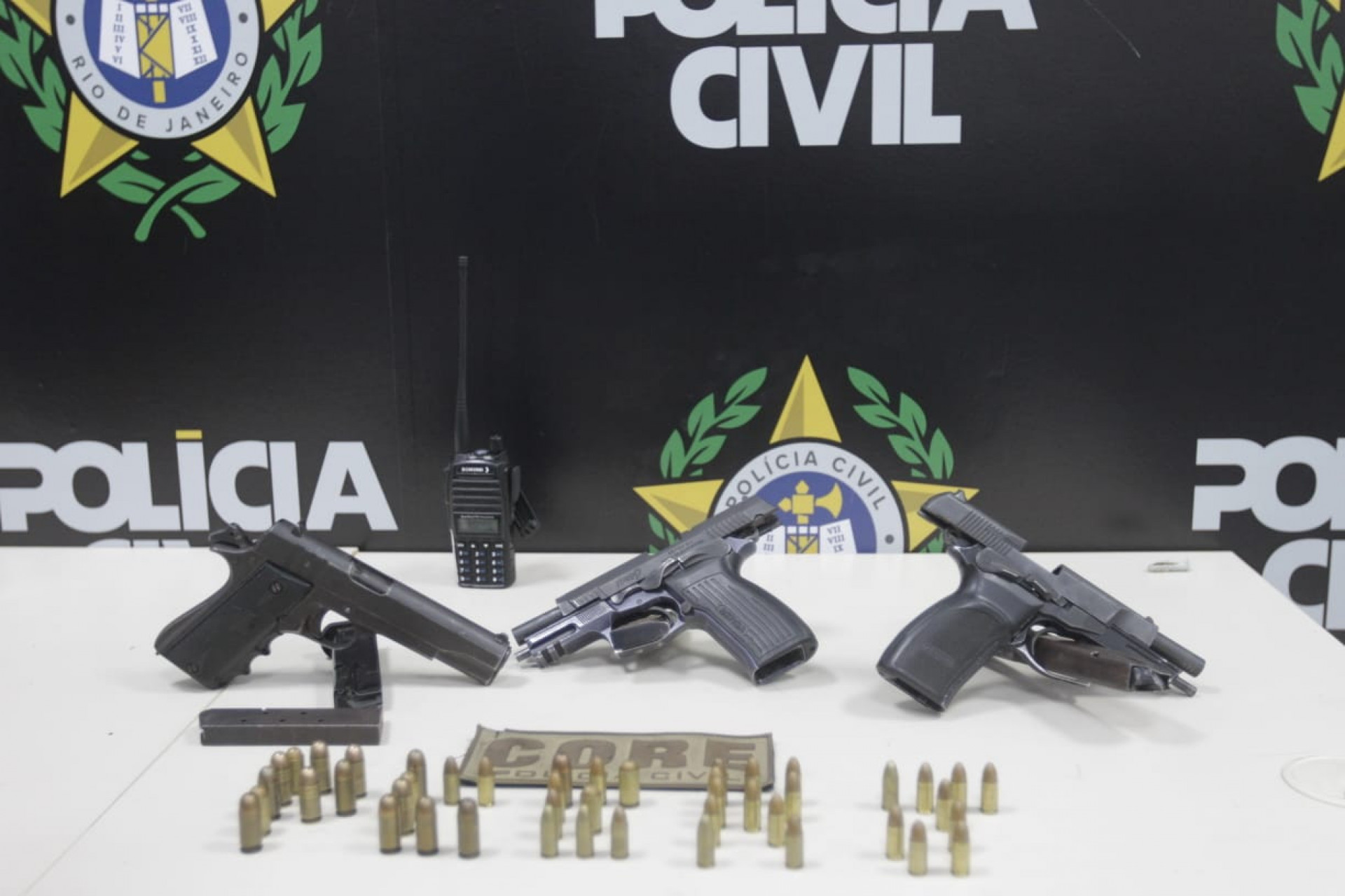 Materiais apreendidos na Operação Contenção na Zona Oeste - Reginaldo Pimenta/Agência O DIA