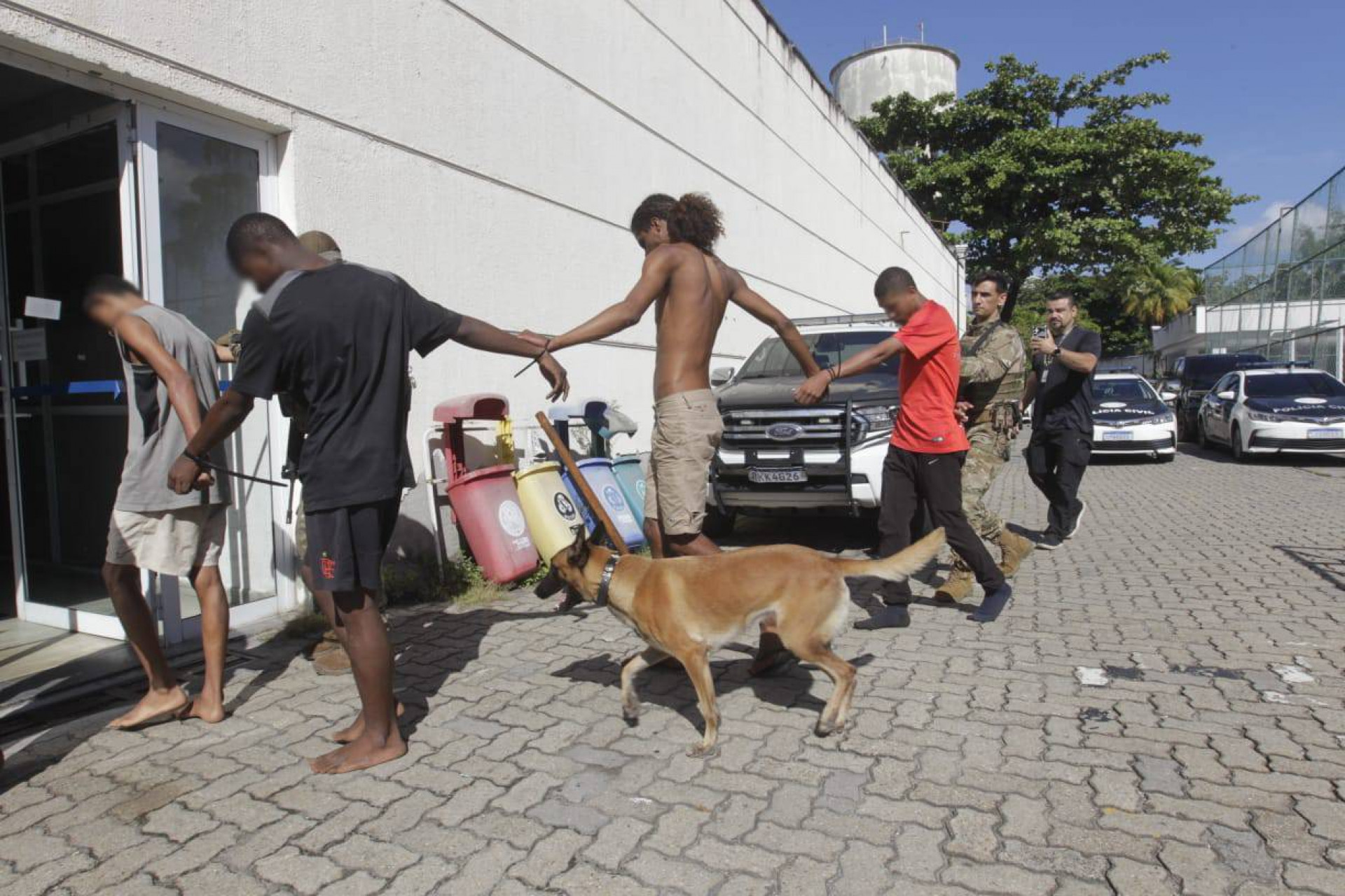Presos na operação foram encaminhados à Cidade da Polícia  - Reginaldo Pimenta/Agência O DIA