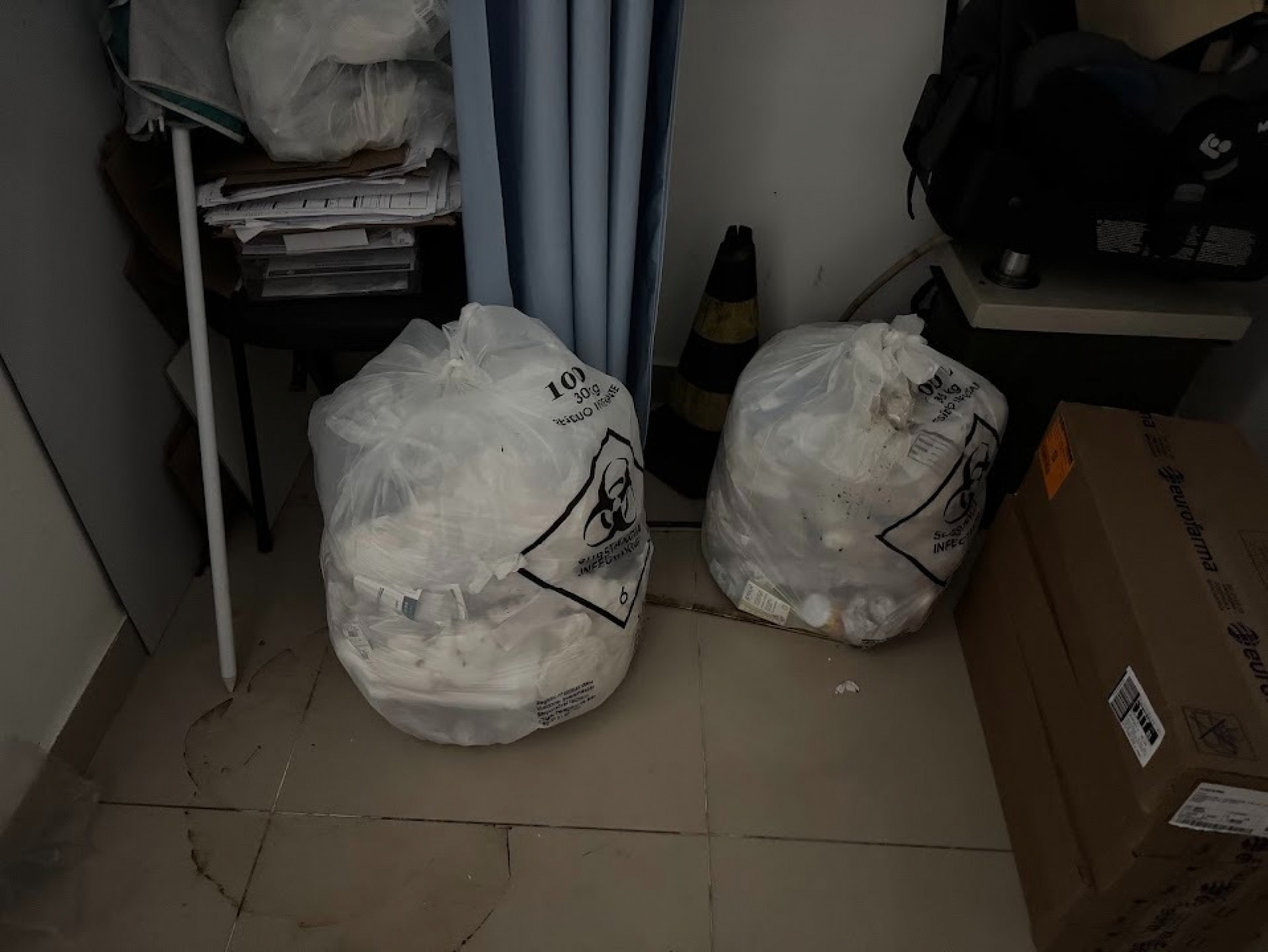 Seringas estavam descartadas inadequadamente na clínica - Divulgação