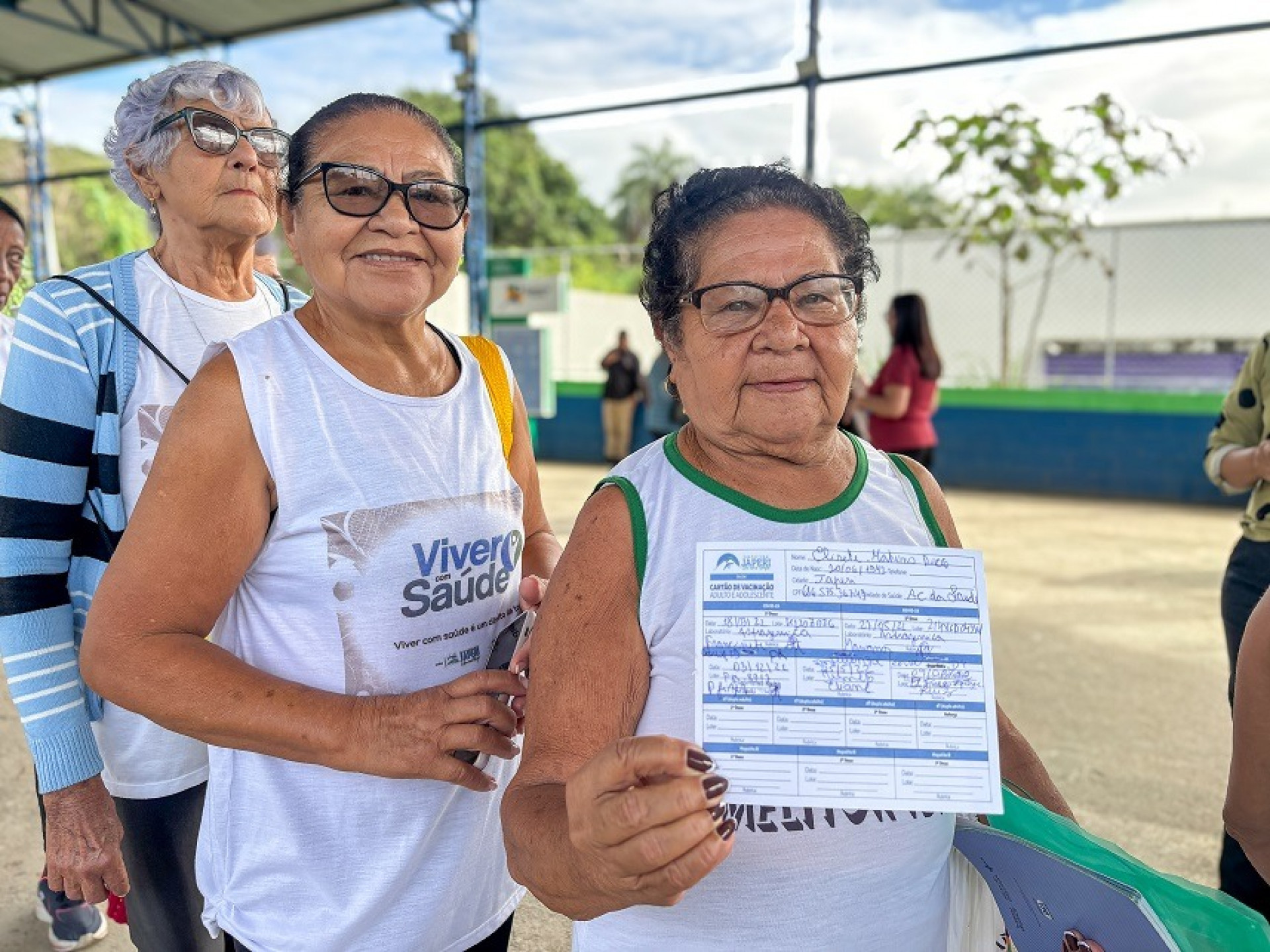 A vizinhas Elisete Martins e Francisca Rocha, moradoras de Engenheiro Pedreira, aguardavam para tomar a vacina logo ap&oacute;s conclu&iacute;rem os exerc&iacute;cios  - Divulga&ccedil;&atilde;o / PMJ