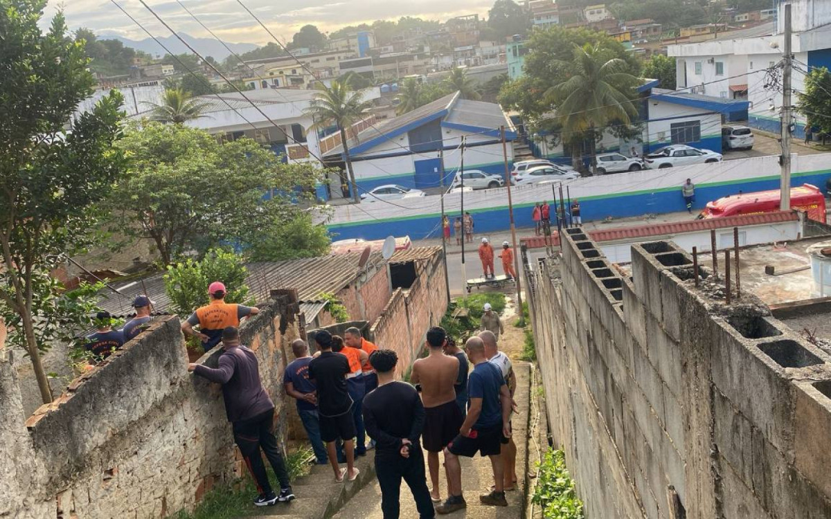 A equipe da Secretaria de Assistência Social esteve no local para prestar apoio à moradora da casa interditada, realizando a inclusão no benefício de aluguel social