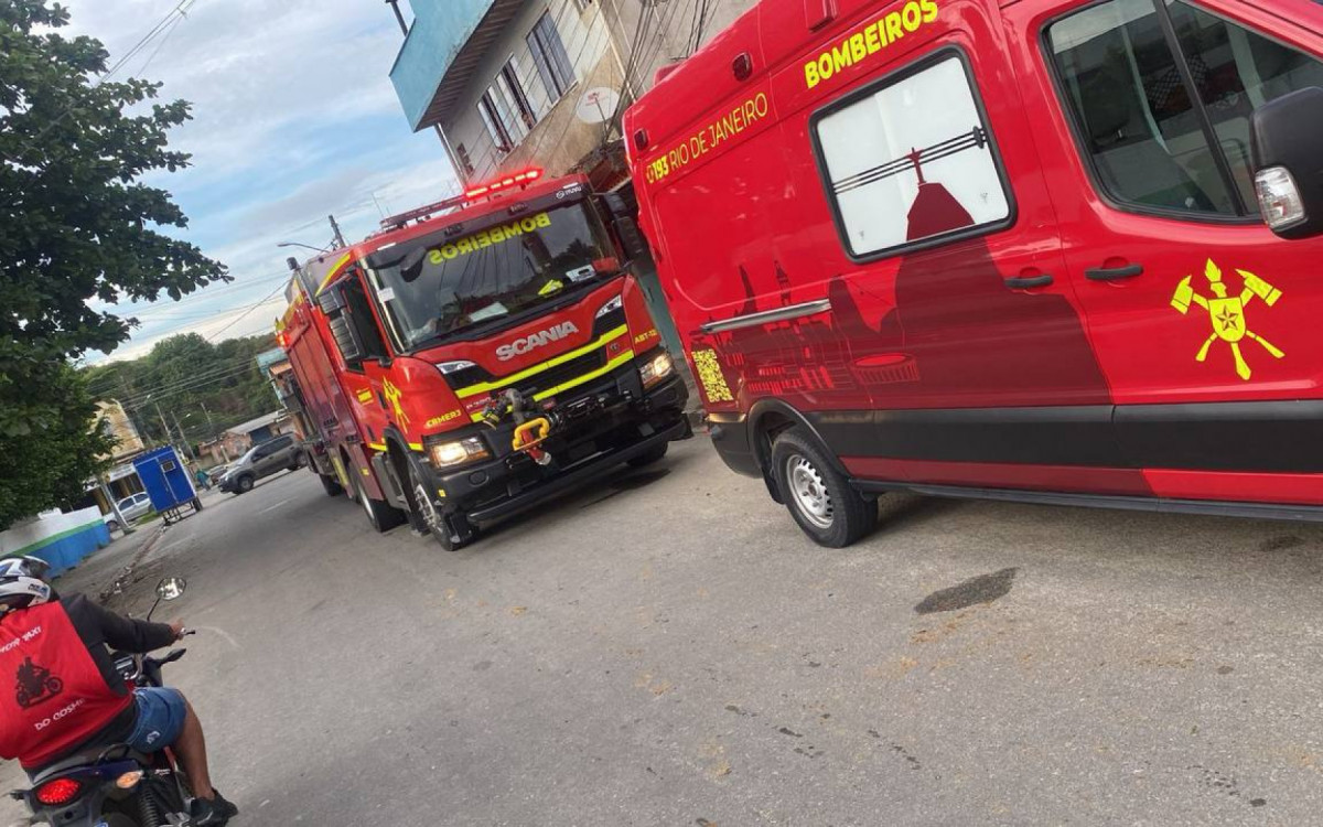 O Corpo de Bombeiros foi acionado por volta das 5h40 e atuou no resgate das vítimas