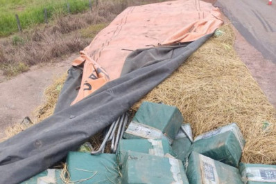 Grupo é preso com mais de meia tonelada de cocaína escondida em caminhão com carga de melancia