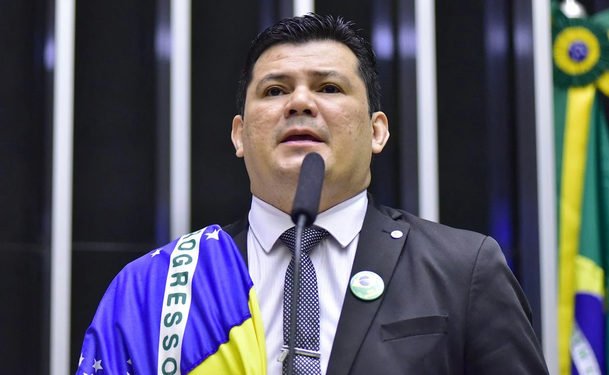 Gilvan da Federal pede desculpas por desejar morte de Lula em sessão da Câmara