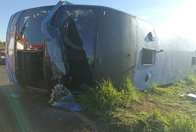 Grávida tem braço amputado e dá à luz após acidente de ônibus que matou 11 em MG