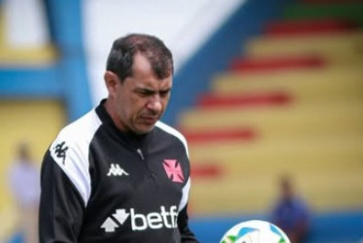 Vasco mantém Carille mesmo com pressão de torcedores e críticas ao modelo de jogo