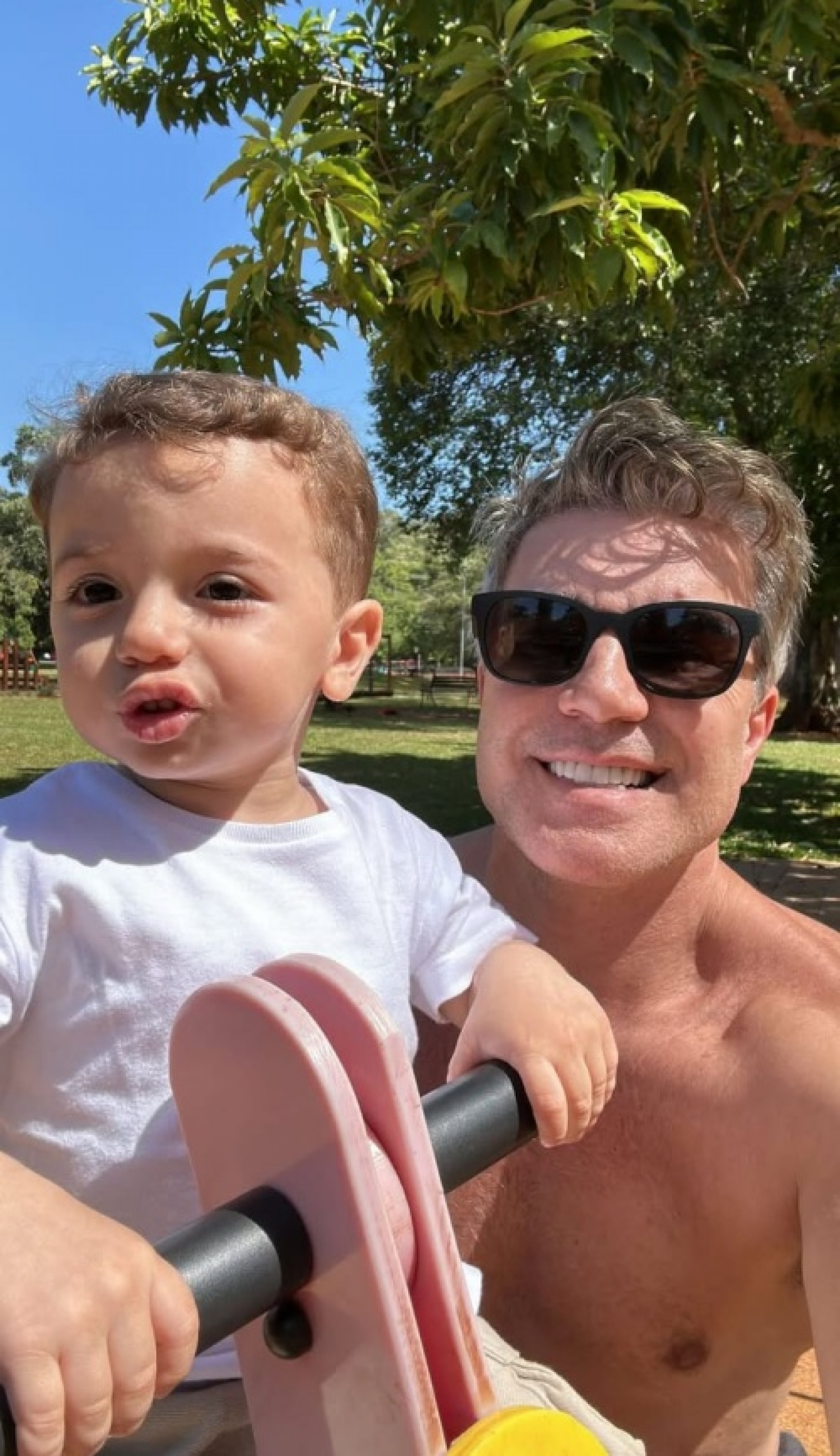 Jarbas Homem de Mello com o filho, Luca - Reprodução/Instagram