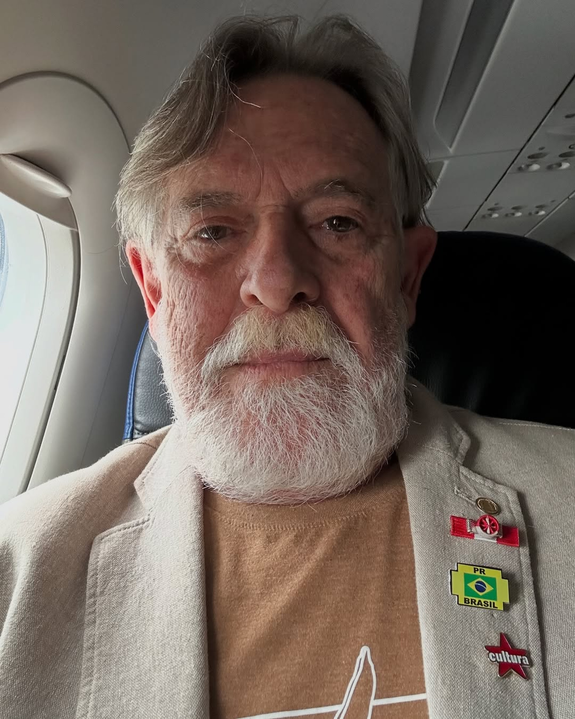 Ator foi acusado de plágio e rebateu debochando de número de seguidores de internauta
