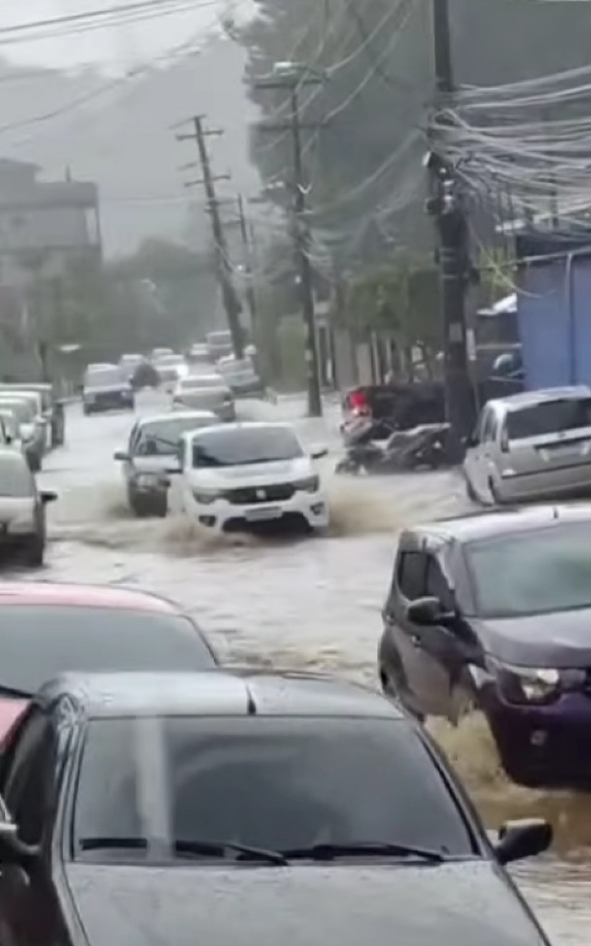 Ruas alagadas em Teresópolis