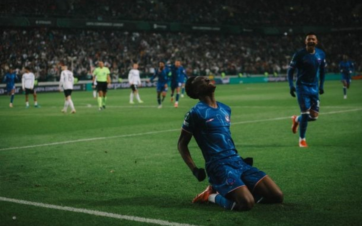 Chelsea vence Légia Varsóvia e encaminha classificação na Liga Conferência