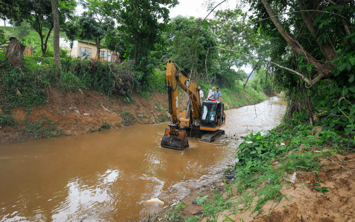 A gestão deu início ao projeto ?Limpa Rios?, em parceria com o INEA, com foco no desassoreamento dos rios e na limpeza de canais para evitar enchentes