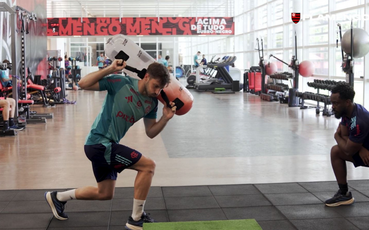 Matias Viña segue atividades programadas para sua recuperação no Flamengo