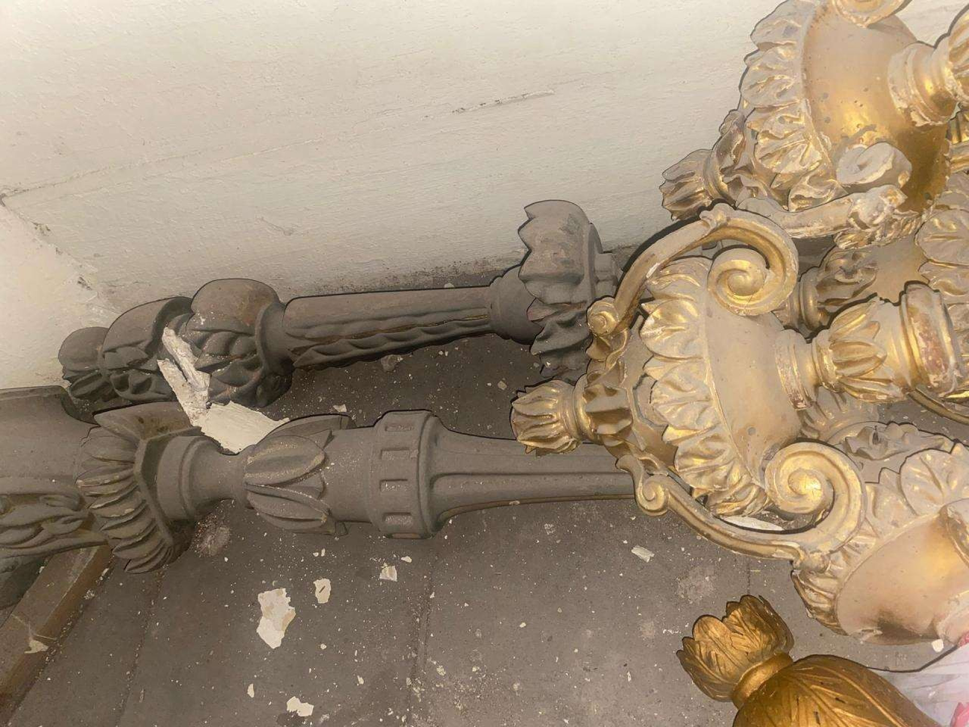 Elementos religiosos, muitos históricos, correm risco - Reprodução