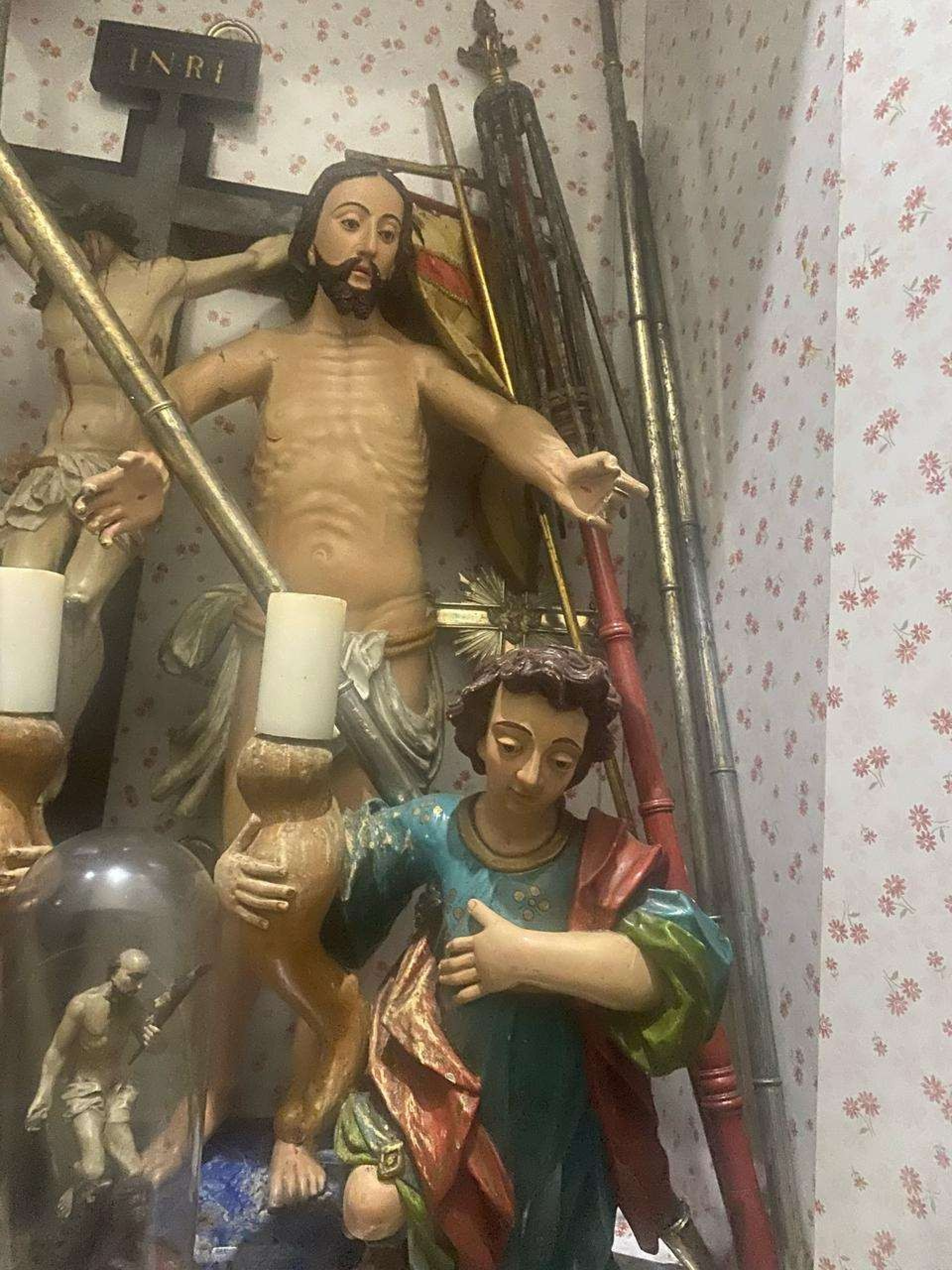 Elementos religiosos, muitos históricos, correm risco - Reprodução