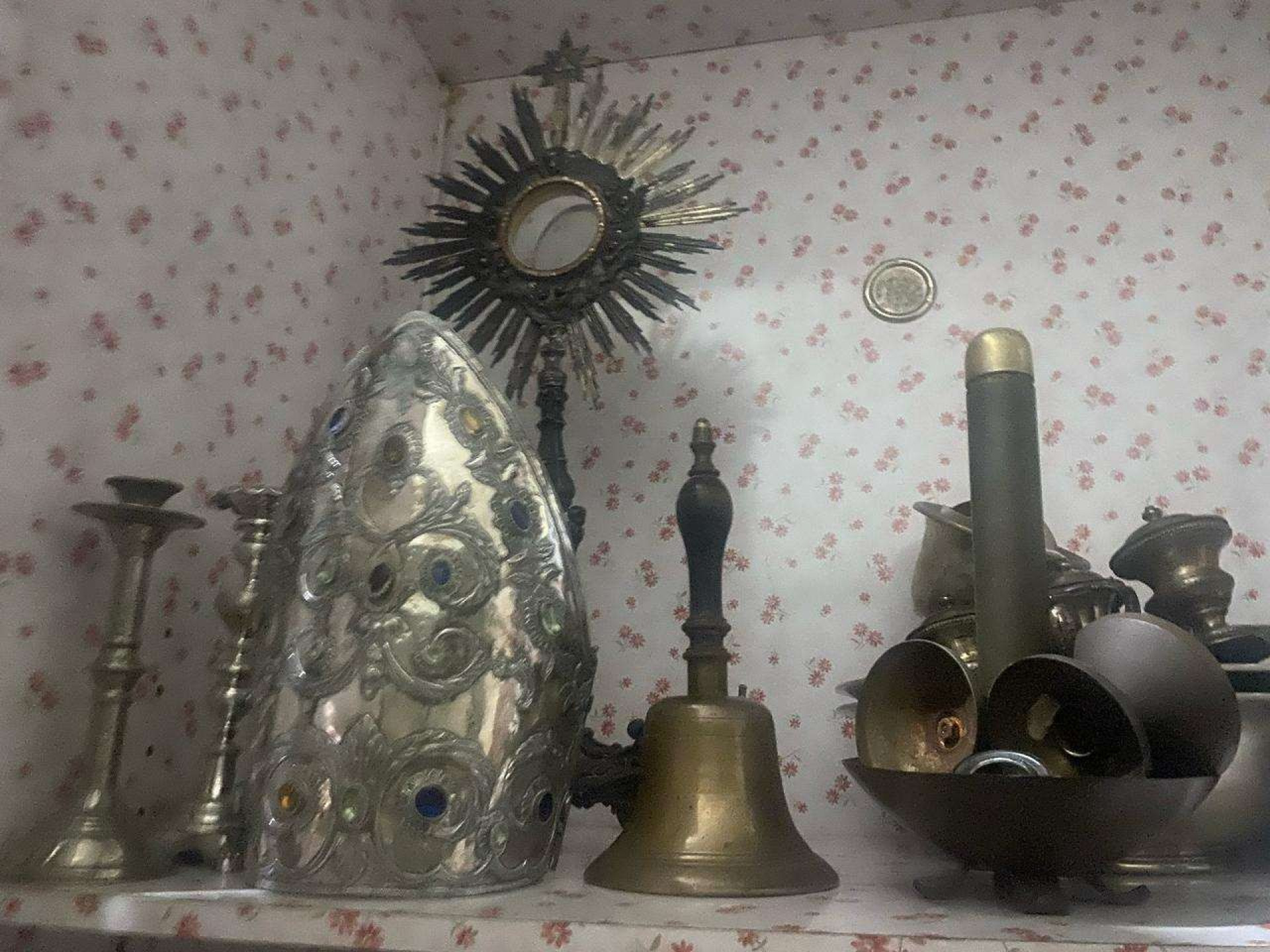 Elementos religiosos, muitos históricos, correm risco - Reprodução