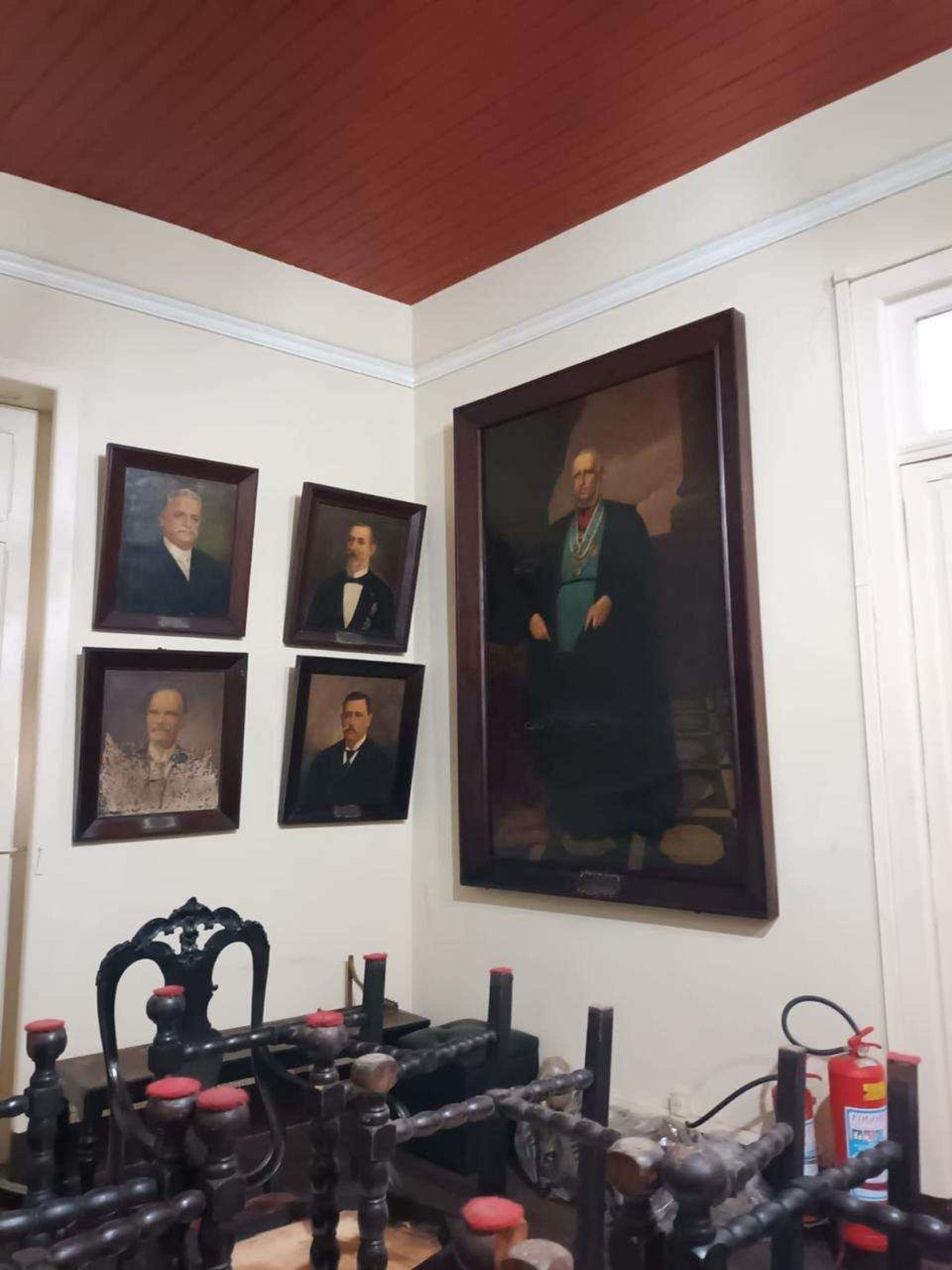 Elementos religiosos, muitos históricos, correm risco - Reprodução