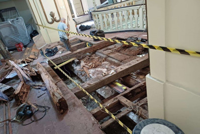 Fechada há 10 anos, igreja histórica do Centro está jogada aos cupins; entenda o caso