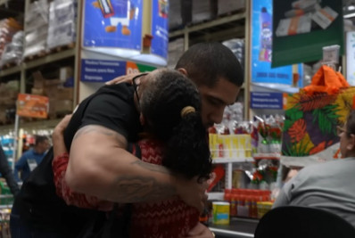 Alex Poatan paga compras de pessoas desconhecidas em SP: 'Abençoar essas famílias'