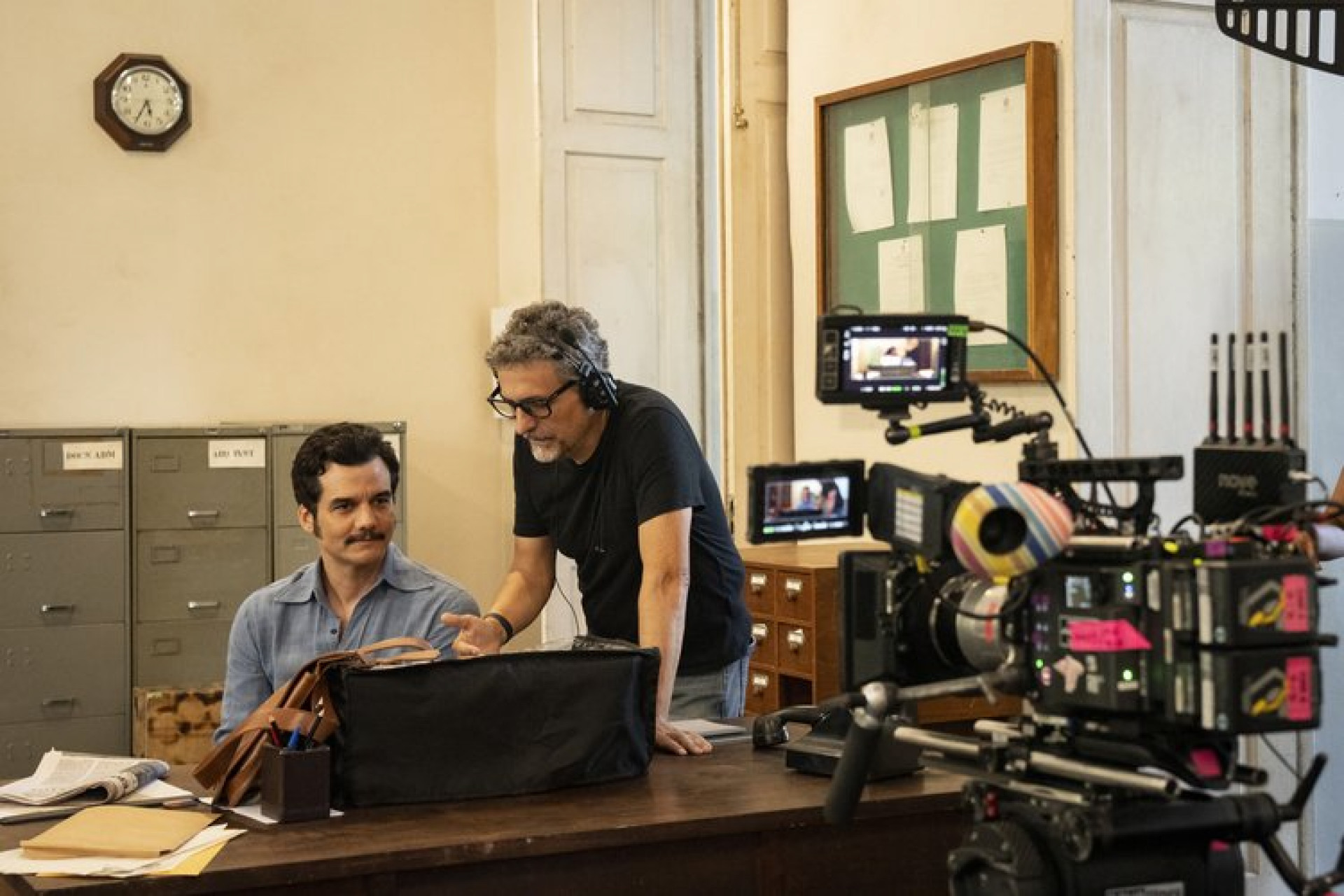 Wagner Moura e Kleber Mendonça Filho, durante as gravações do filme 'O Agente Secreto' - Divulgação / Primeiro Ponto
