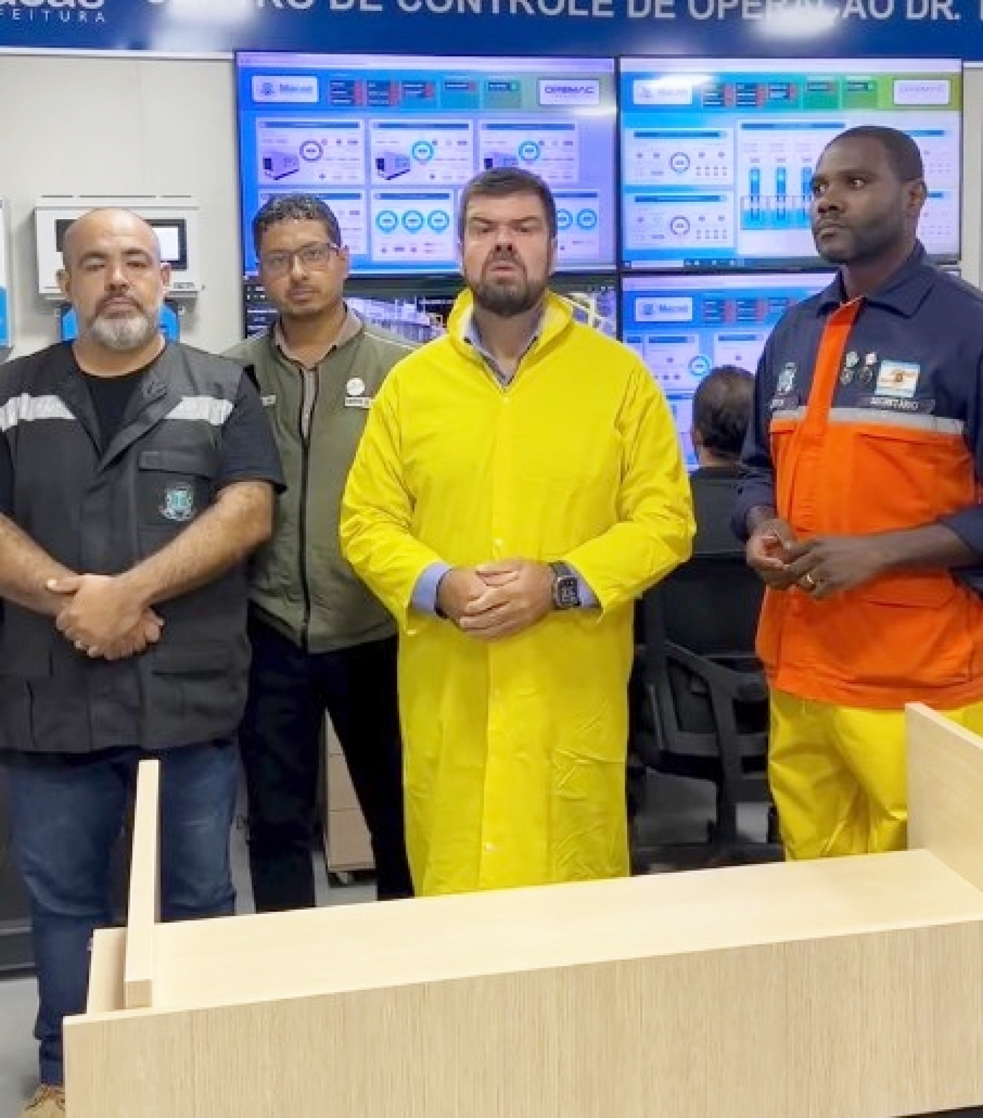 Equipes da Prefeitura permanecem mobilizadas em diversos bairros após temporal que atingiu Macaé na quinta-feira