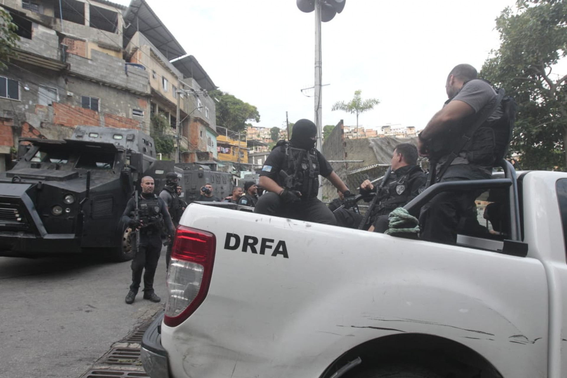 Policiais civis atuam no Morro do Fallet durante operação contra o Comando Vermelho - Reginaldo Pimenta/Agência O DIA