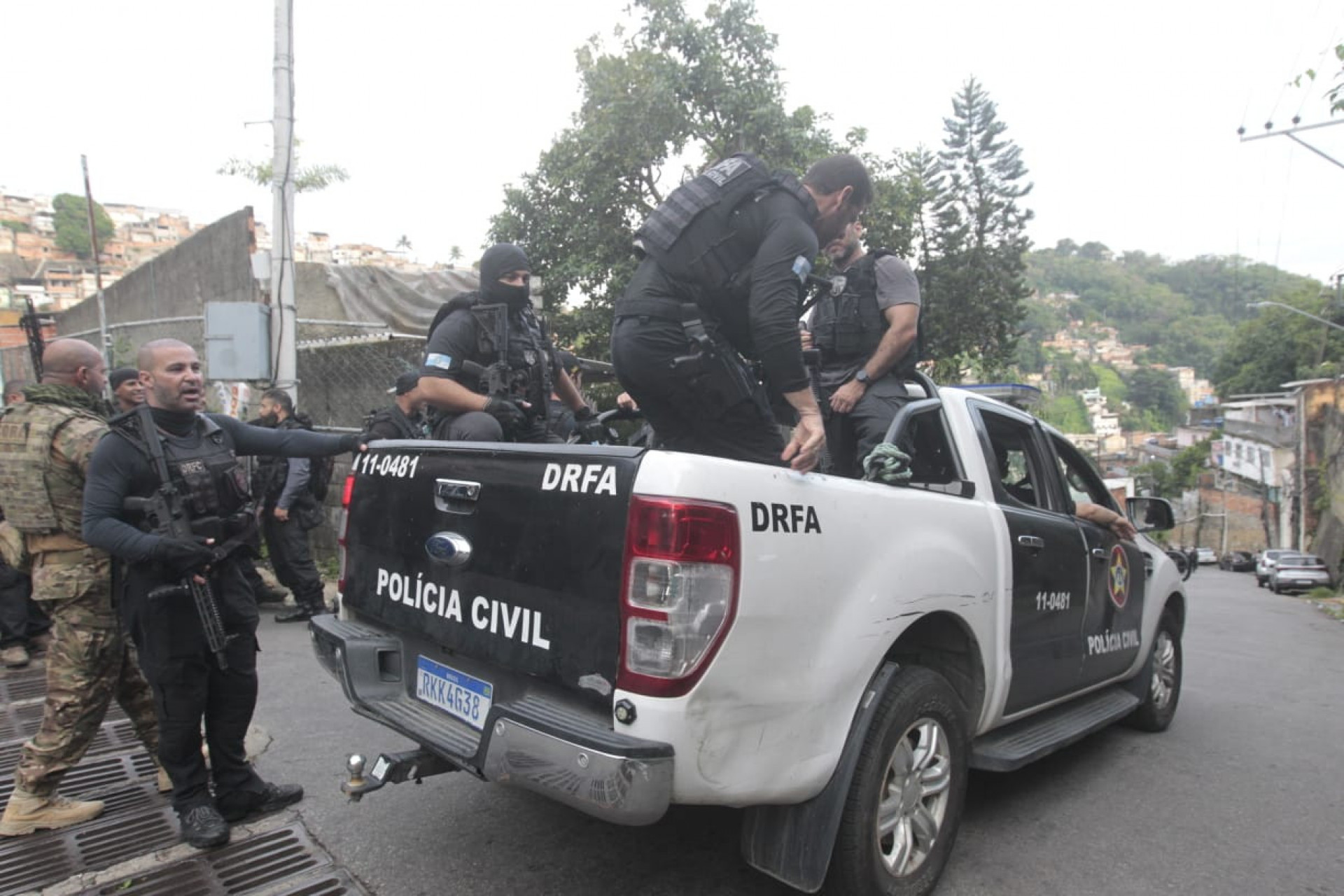 Policiais civis atuam no Morro do Fallet durante operação contra o Comando Vermelho - Reginaldo Pimenta/Agência O DIA
