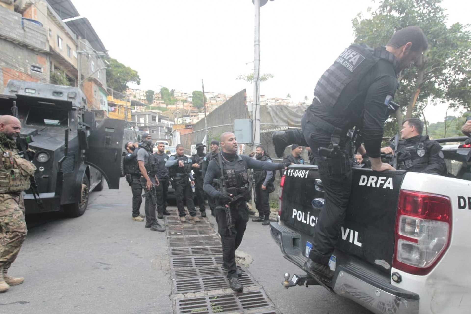Policiais civis atuam no Morro do Fallet durante operação contra o Comando Vermelho - Reginaldo Pimenta/Agência O DIA