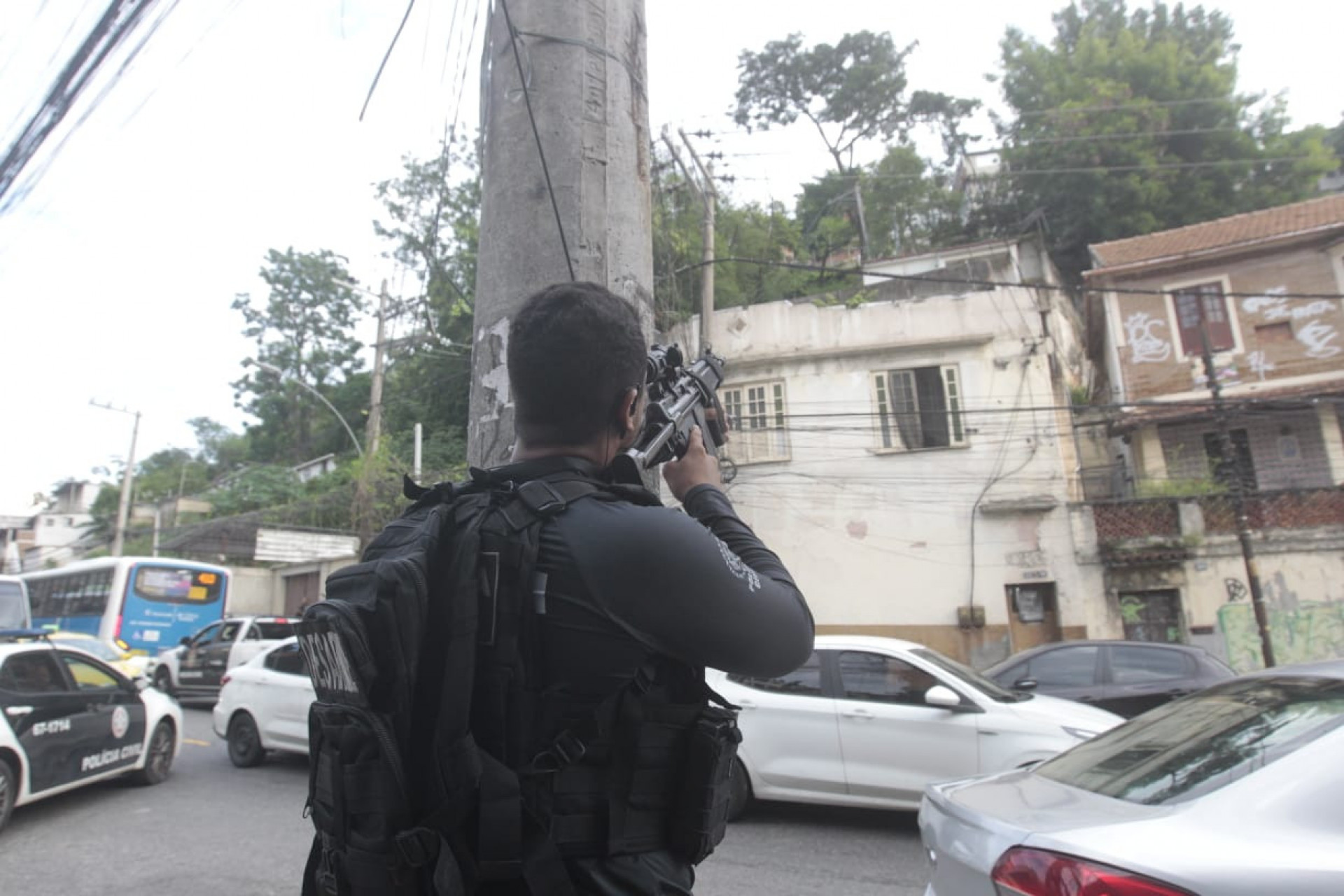 Policiais civis atuam no Morro do Fallet durante operação contra o Comando Vermelho - Reginaldo Pimenta/Agência O DIA