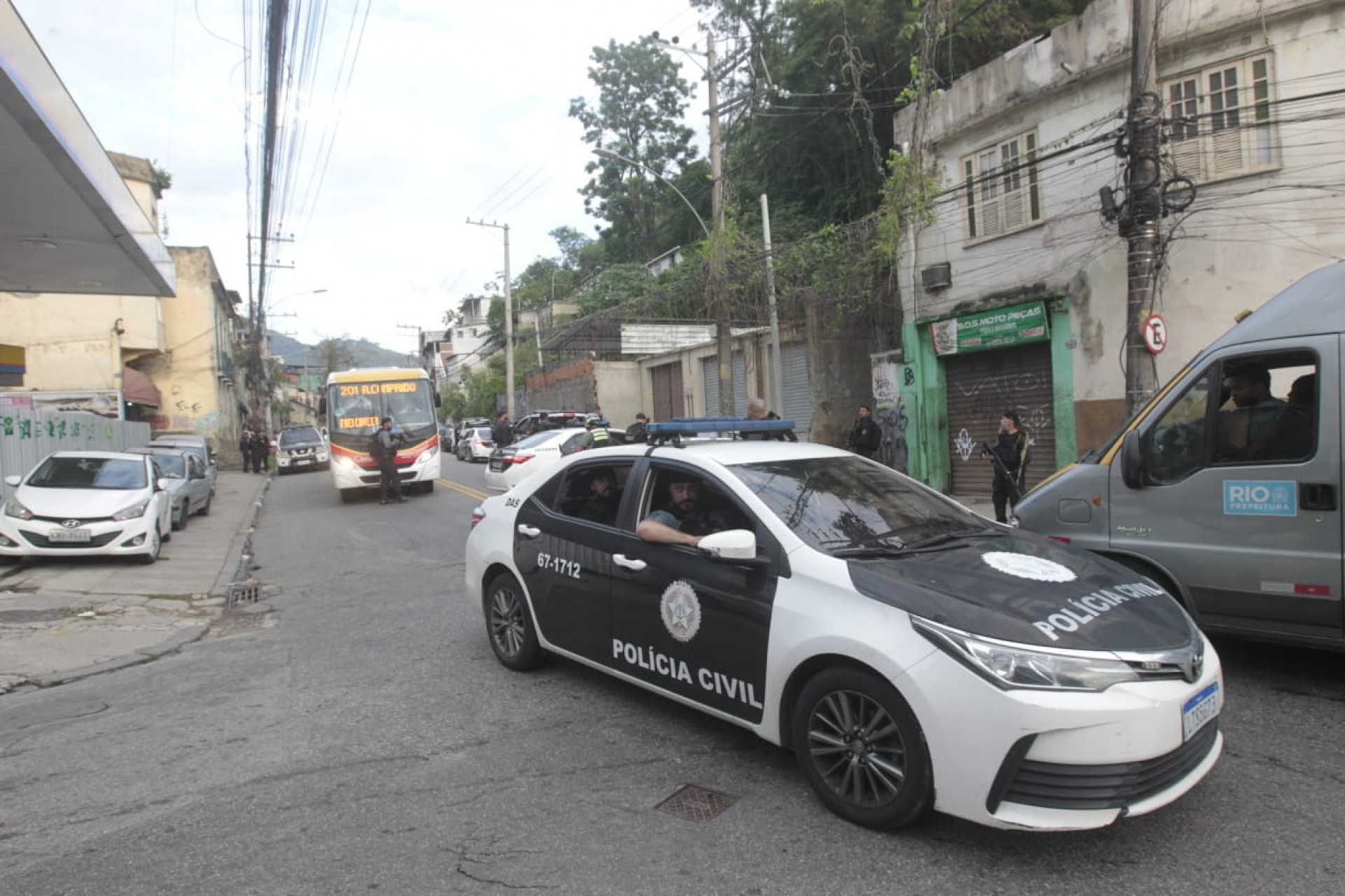 Policiais civis atuam no Morro do Fallet durante operação contra o Comando Vermelho - Reginaldo Pimenta/Agência O DIA