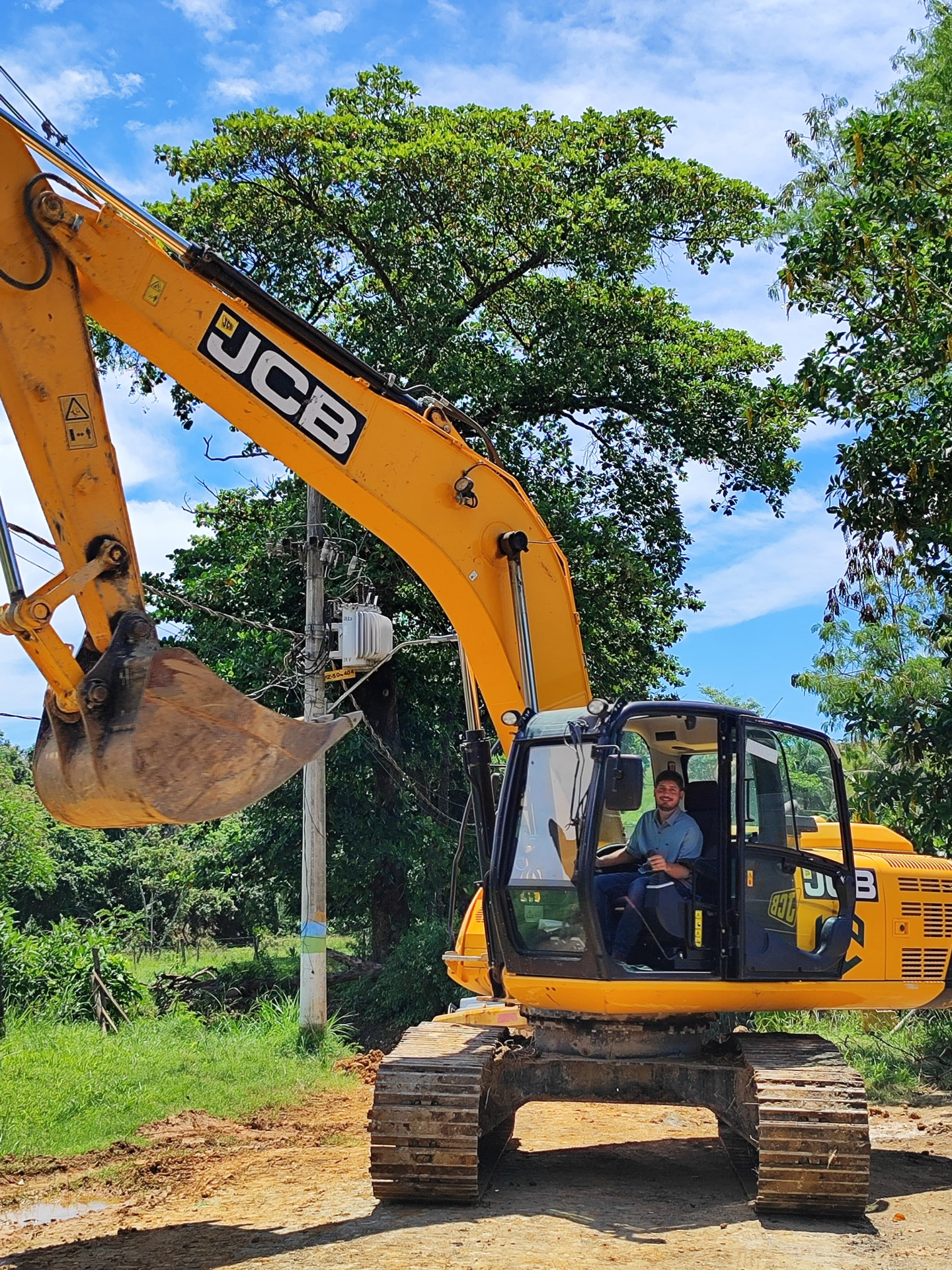 Uma grande a&ccedil;&atilde;o de limpeza urbana resultou na retirada de mais de 900 caminh&otilde;es de lixo e entulho das ruas da cidade - Divulga&ccedil;&atilde;o / PMP