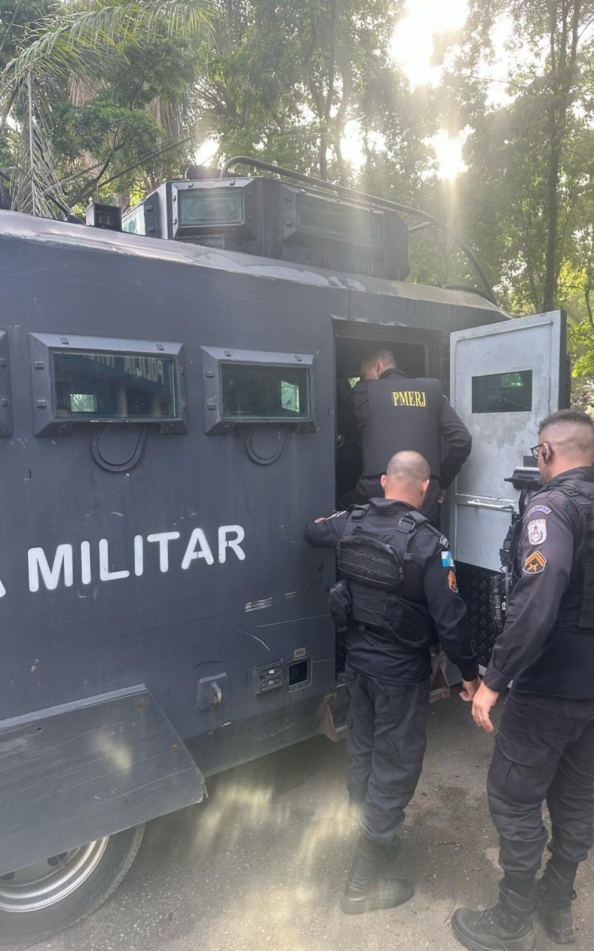 Materiais apreendidos durante operação no Morro do Castro - Divulgação/PMERJ