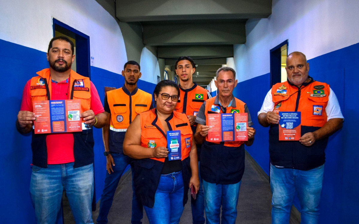 Os folders explicativos trazem informações importantes para receber notícias sobre chuvas