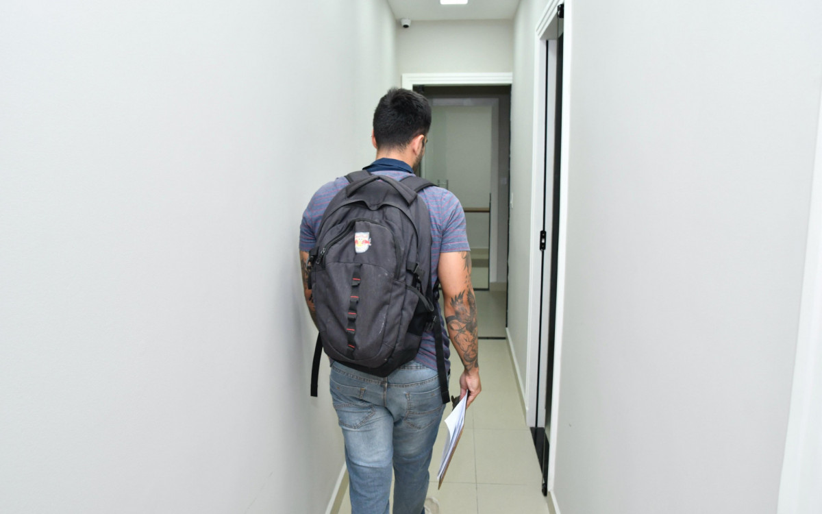 Um oficial de justiça acompanhou os detalhes da abertura da sede do Republicanos após a desapropriação