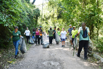 Mutirão de limpeza do Parque Natural Municipal mobiliza voluntários e visitantes