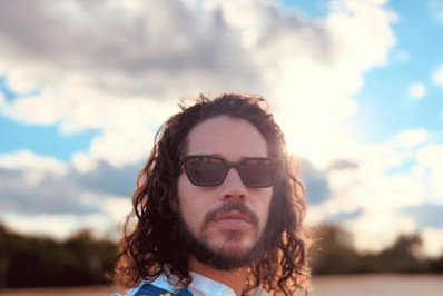 José Loreto exibe registros e reflete sobre momento atual da vida 