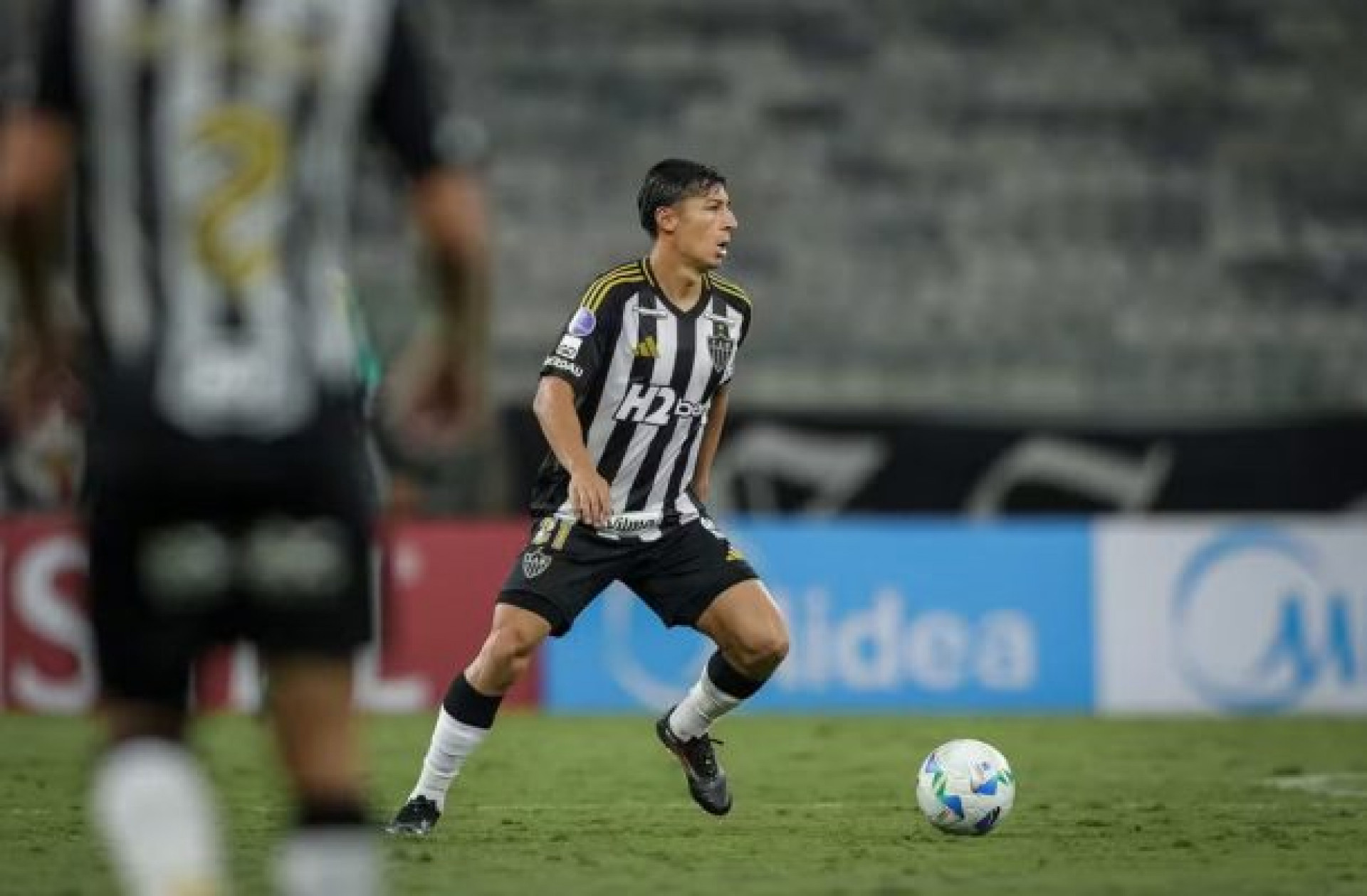 Alan Franco tem lesão no joelho direito confirmada e desfalca o Atlético