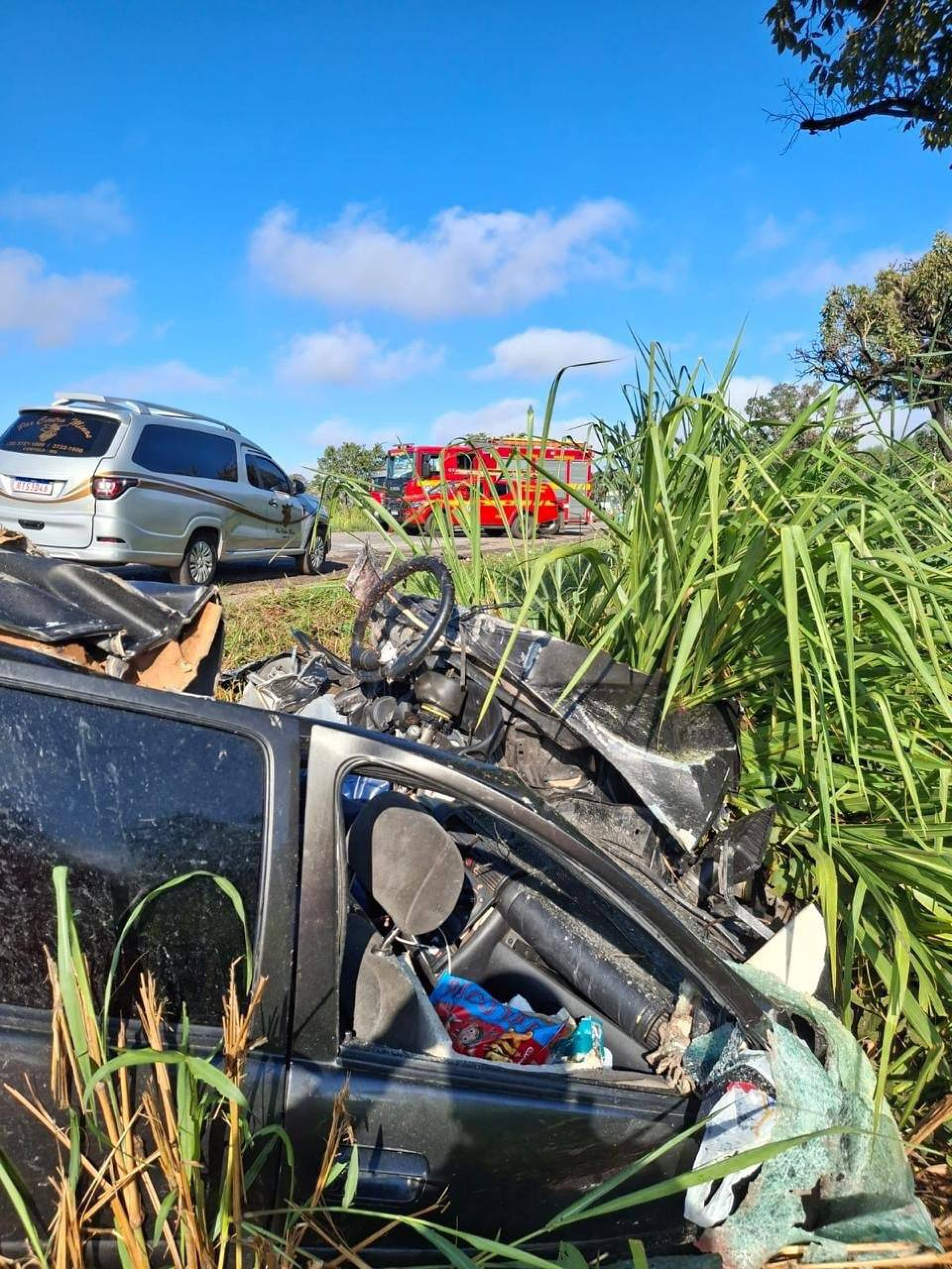 Carro ficou totalmente destruído - Reprodução/CBMMG