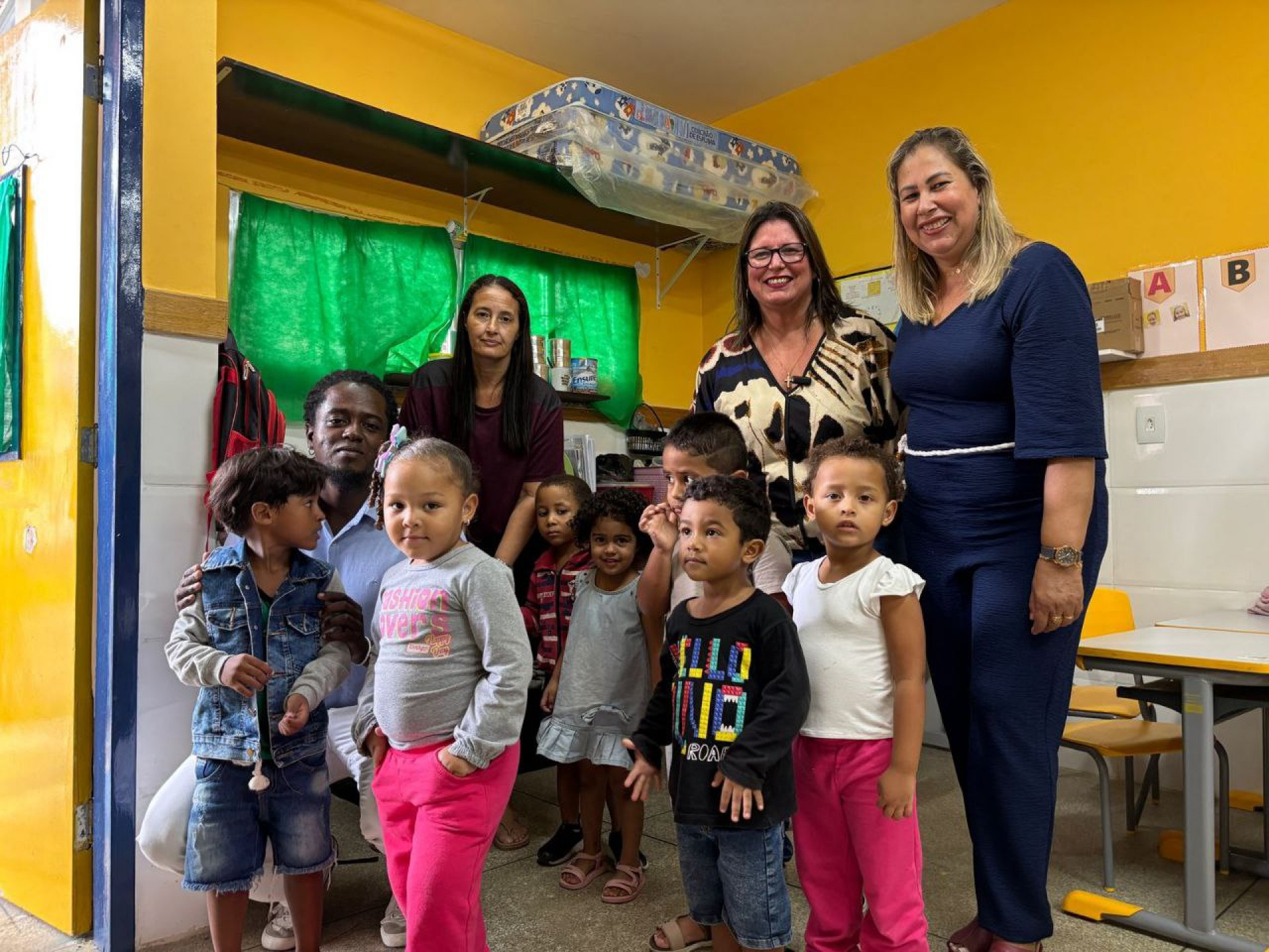 A secret&aacute;ria Caroline Ontiveros realizou uma vistoria nas escolas Darc&iacute;lio Ayres Raunheitti e Marcos F&eacute;lix Pereira e acompanhou a qualidade da merenda oferecida aos alunos - Divulga&ccedil;&atilde;o / PMJ