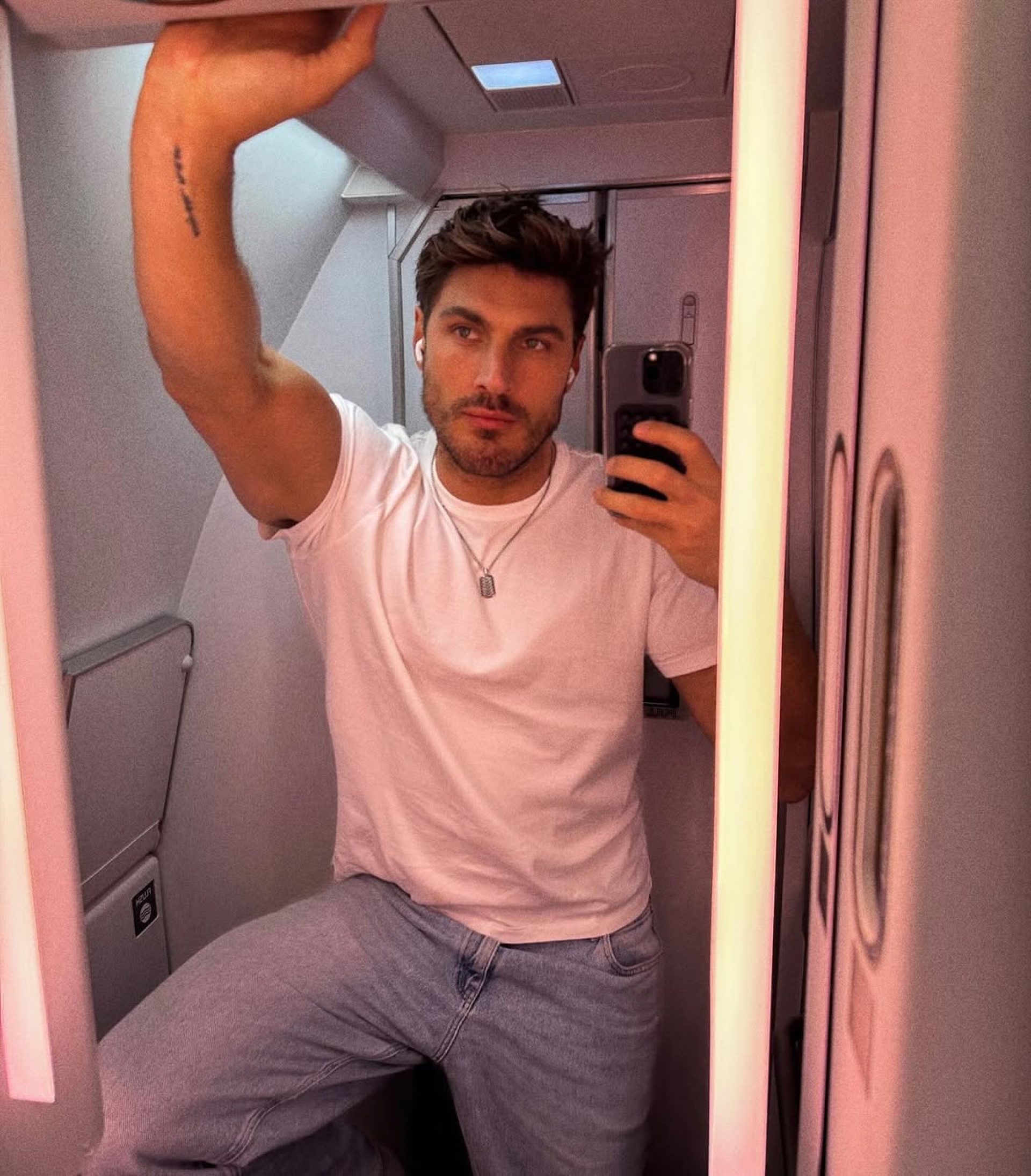 Khloé Kardashian diz que iria para cama com Chris Appleton, cabelereiro gay da irmã - Reprodução / Instagram