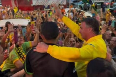 Vídeo: Bolsonaro deixa hospital em Natal e segue para Brasília