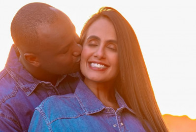 Grávida, Carol Peixinho ganha homenagem de aniversário de Thiaguinho